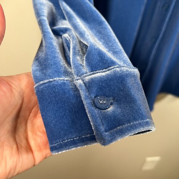 Soft Surroundings Velvet Boyfriend Shirt Size Medium Petite Coastal Blue Buttons - Picture 8 of 10
